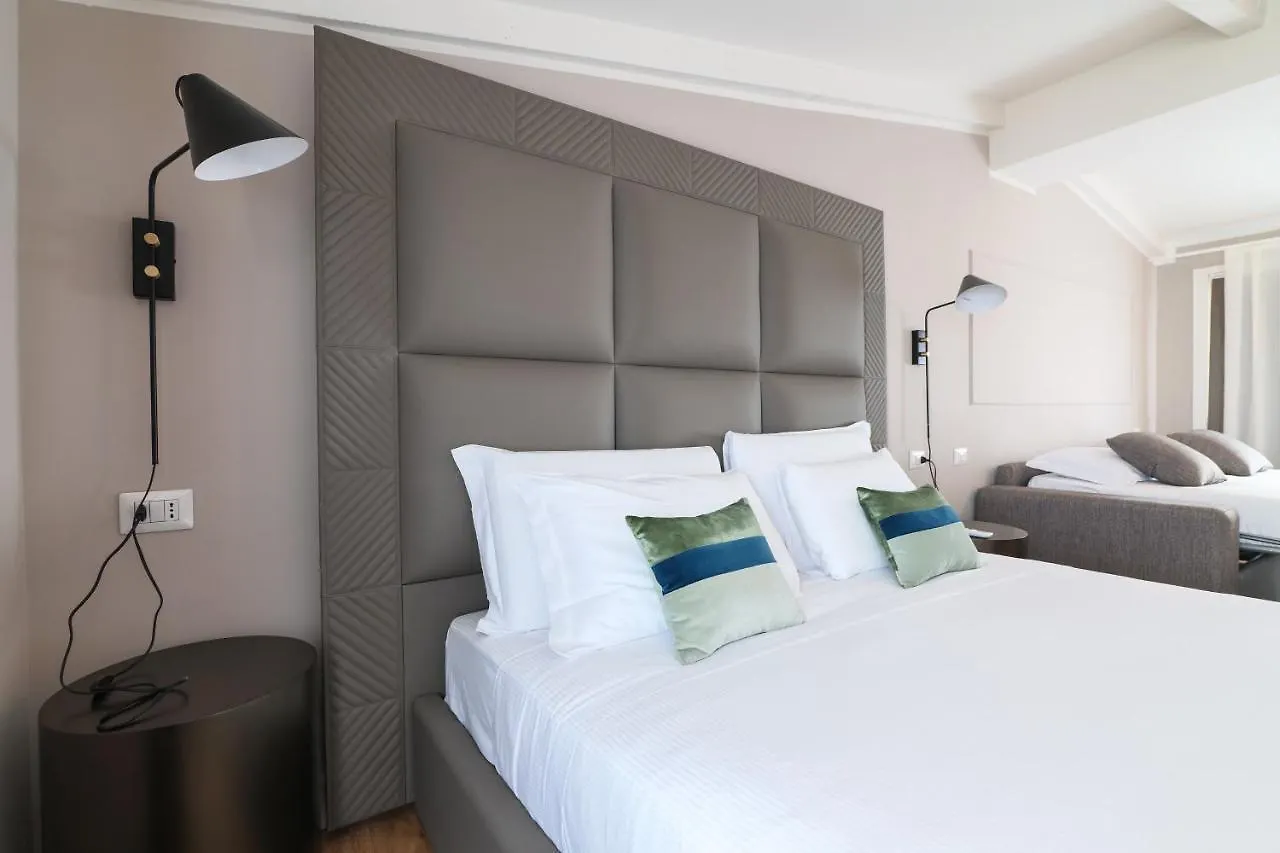 Prestige Boutique Aparthotel - Piazza Duomo View Milan Apartment