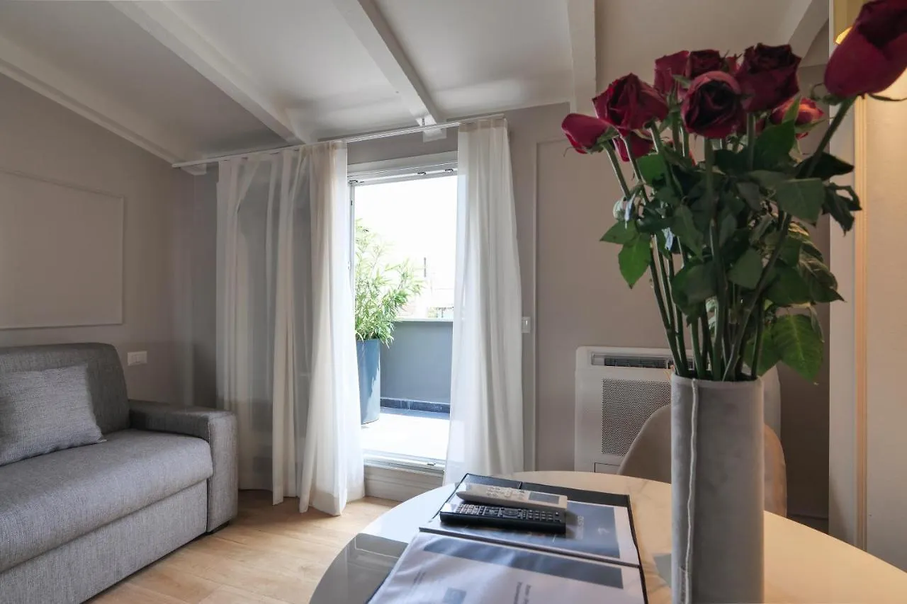 Prestige Boutique Aparthotel - Piazza Duomo View Milan 0*,