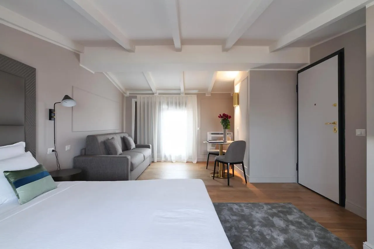 Prestige Boutique Aparthotel - Piazza Duomo View Milan Italy