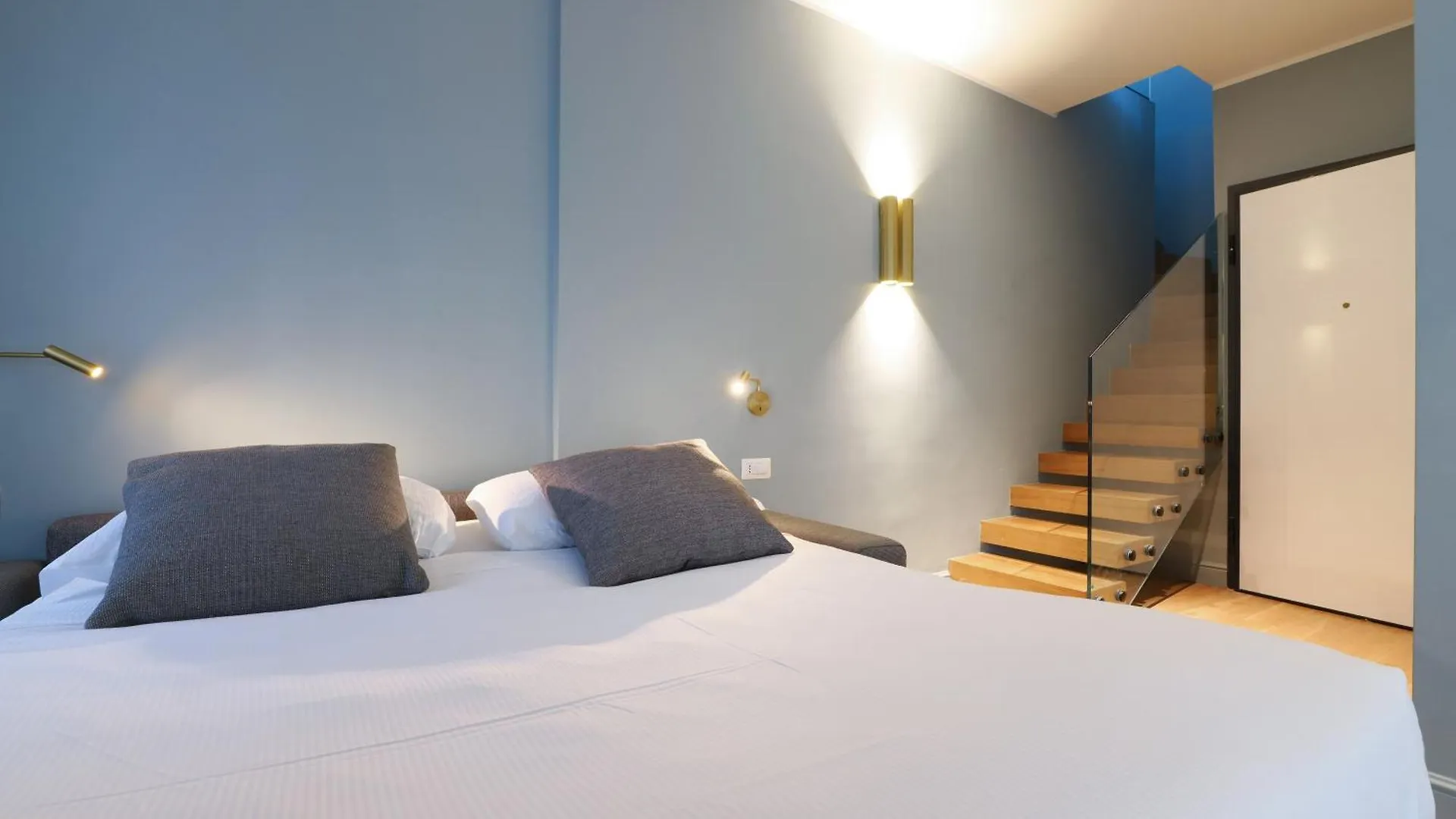 Prestige Boutique Aparthotel - Piazza Duomo View Milan Italy