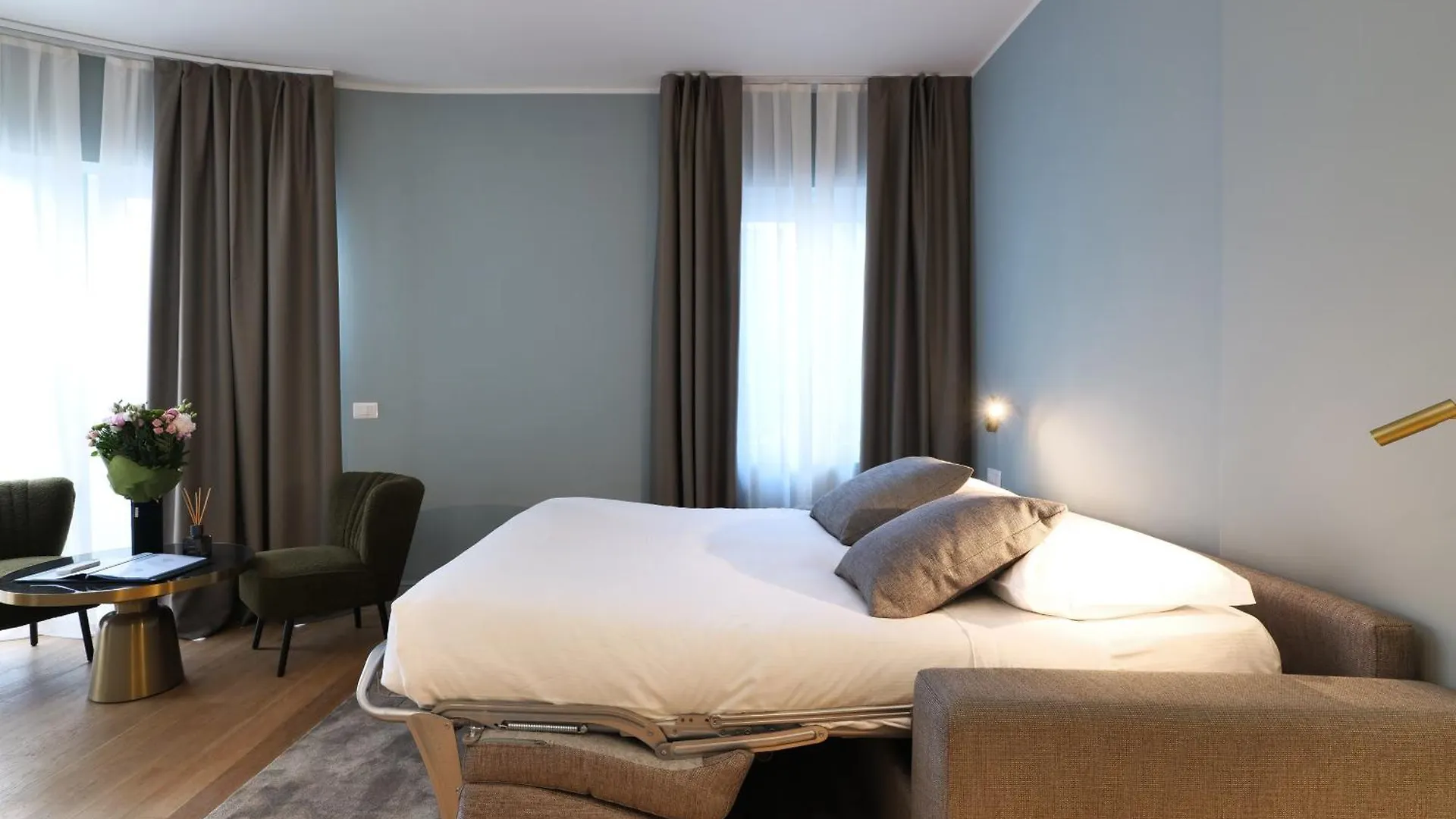 Apartment Prestige Boutique Aparthotel - Piazza Duomo View Milan Italy